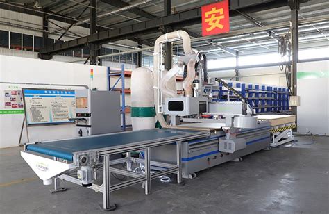 Full Automatic Flatbed CNC Router for Home Furniture Making.